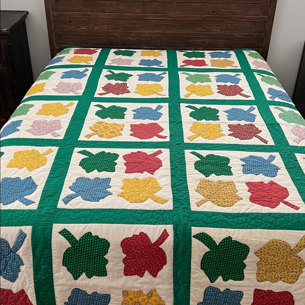 Vintage Colorful Leaf Pattern Quilt
needs to be laundered
see photos of spots